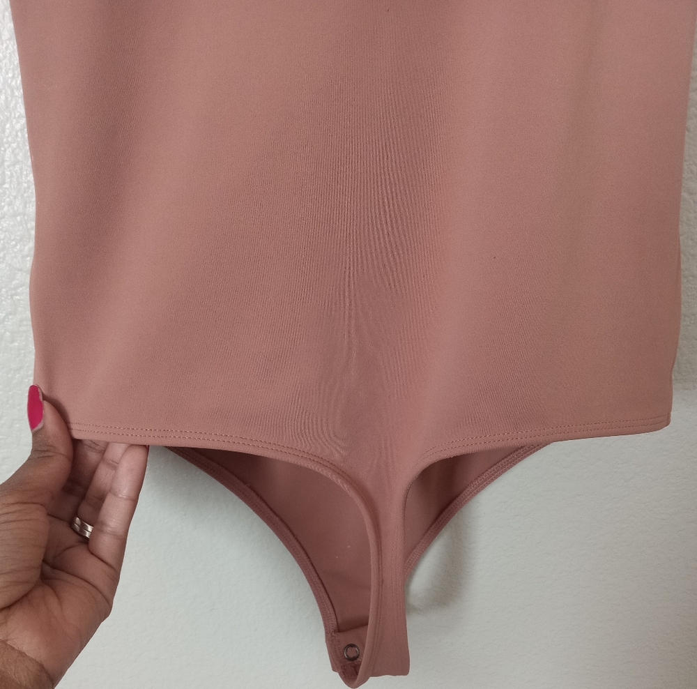 Express Body Contour Compression High Scoop Neck Bodysuit Bodycon* - Picture 4 of 9